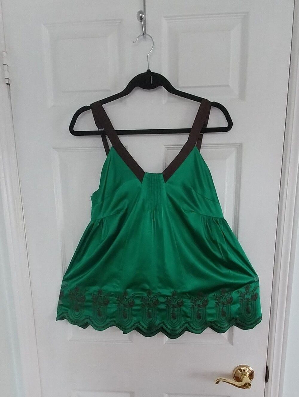 🌱Green Satin Embroidered V-Neck Tank Top